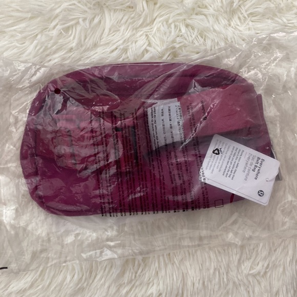 Lululemon Belt Bag - Wildberry / Fuschia 🩷 (BRAND NEW, fully sealed) - Picture 3 of 4